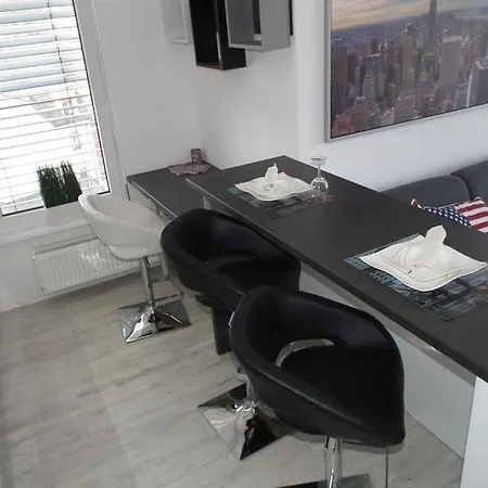 Cosy Centre Apartment- Пьештяни